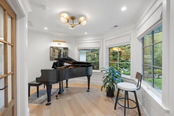 Interior, Piano, Recessed Lighting, Wood Texture Flooring