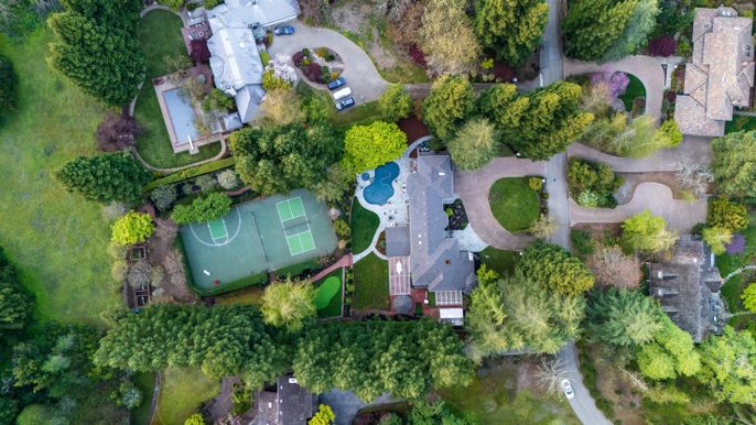 Exterior, Drone
