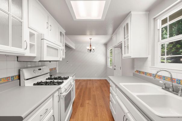 Chandelier, Interior, Kitchen, Wood Texture Flooring