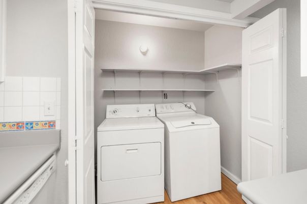 Interior, Utility Closets, Washer, Wood Texture Flooring