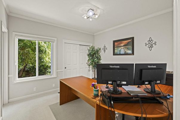 Home Office, Interior