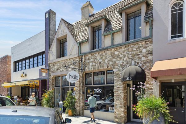 Exterior, Facade, Brick Facade, Rowhouse