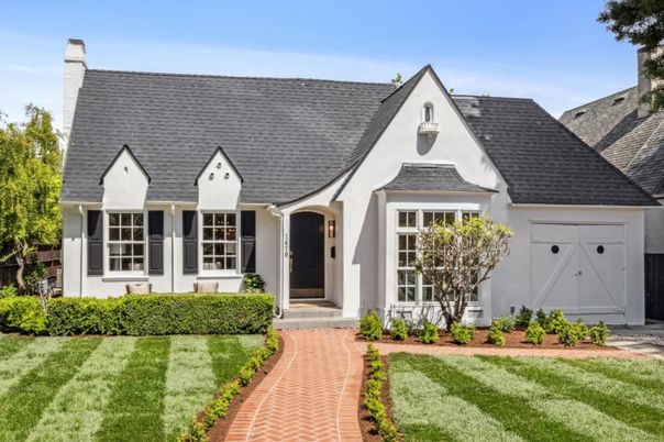 Attached, Exterior, Facade, Cape Cod