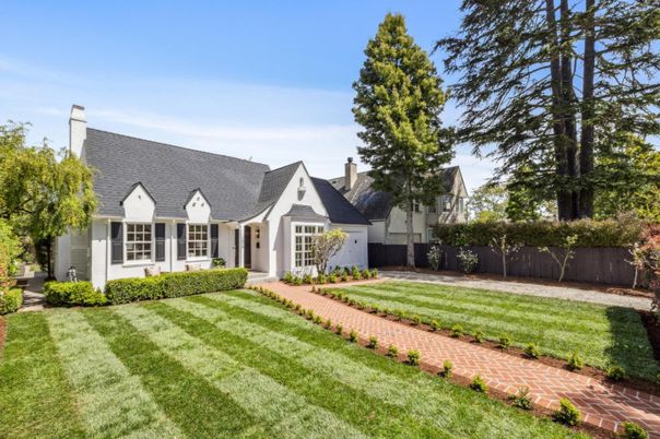 Backyard, Exterior, Facade, Cape Cod