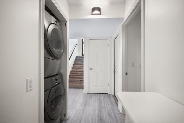 Interior, Utility Closets, Washer, Wood Texture Flooring