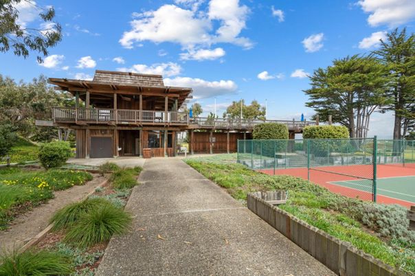 Exterior, Tennis Courts
