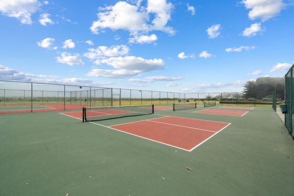 Exterior, Tennis Courts