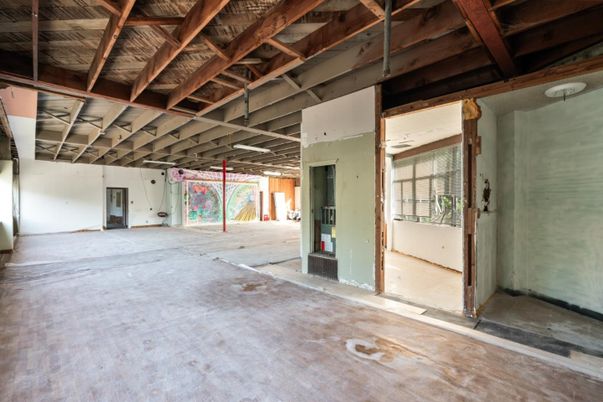 Empty room, Interior, Wooden Beams