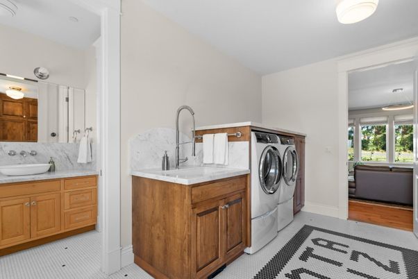 Bathroom, Dual Sink Vanities, Interior, Washer
