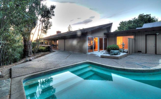 Exterior, Pool