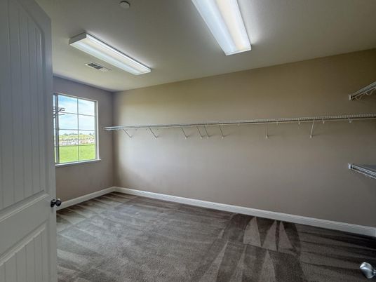 Empty room, Interior, Walk-in Closets