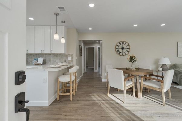 Dining room, Interior, Kitchen, Pendant Lights, Recessed Lighting, Wood Texture Flooring