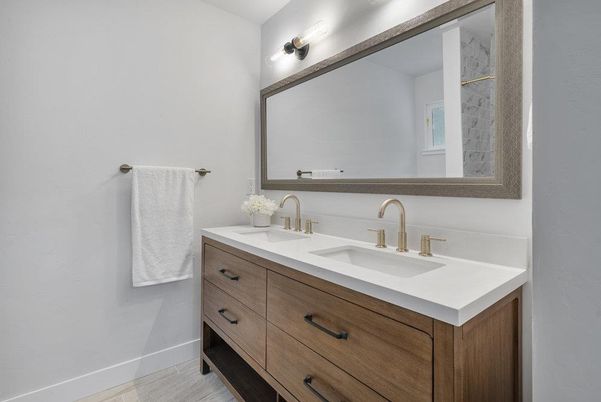 Bathroom, Dual Sink Vanities, Interior