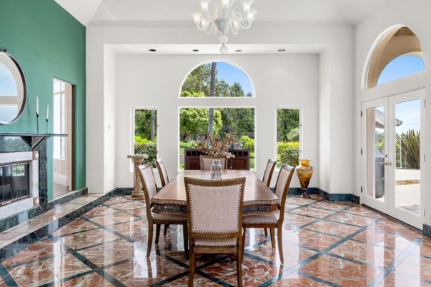 Chandelier, Dining room, Fireplace, Interior