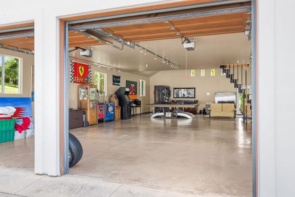Garage, Interior