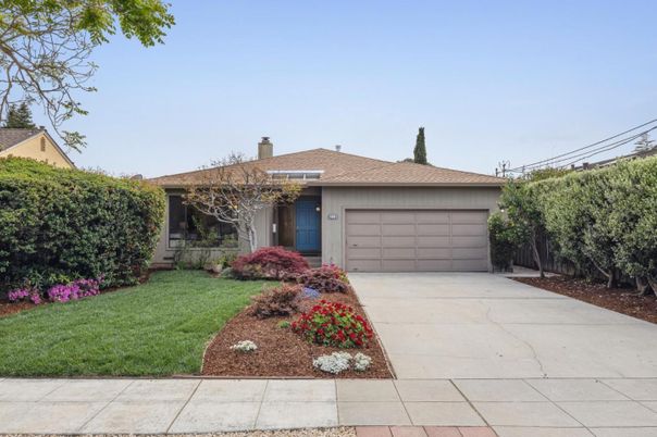 Attached, Exterior, Facade, Ranch
