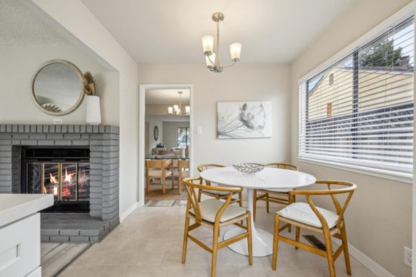 Chandelier, Dining room, Fireplace, Interior, Pendant Lights