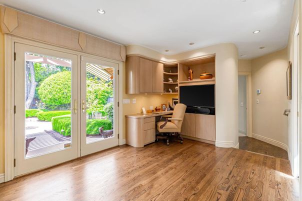 Home Office, Interior, Recessed Lighting, Wood Texture Flooring