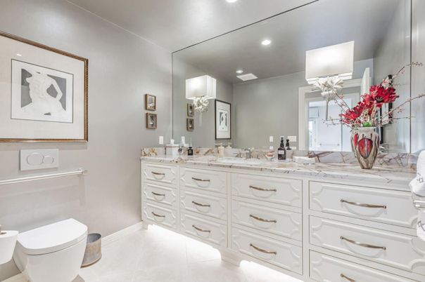 Bathroom, Dual Sink Vanities, Interior, Recessed Lighting