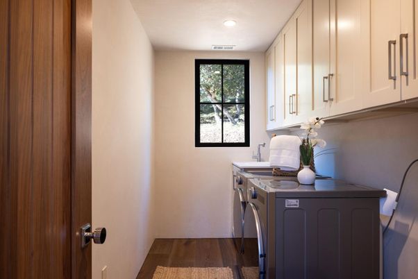 Interior, Recessed Lighting, Washer, Wood Texture Flooring