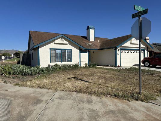 Attached, Exterior, Facade, Ranch