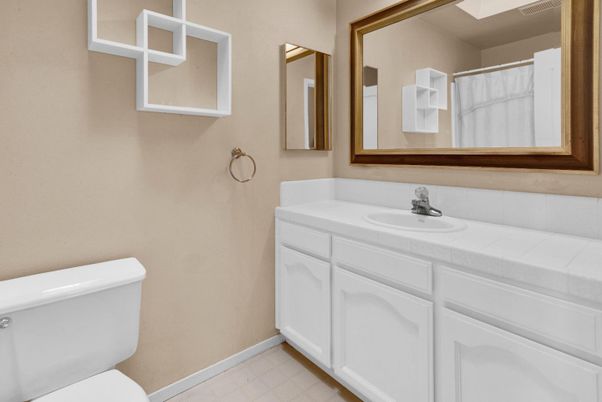 Bathroom, Interior, Tile Countertops