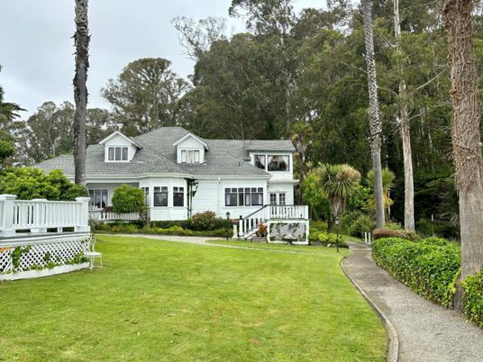 Backyard, Exterior, Facade, Cape Cod