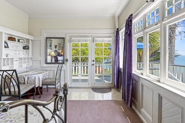 Interior, Sun Room, Water
