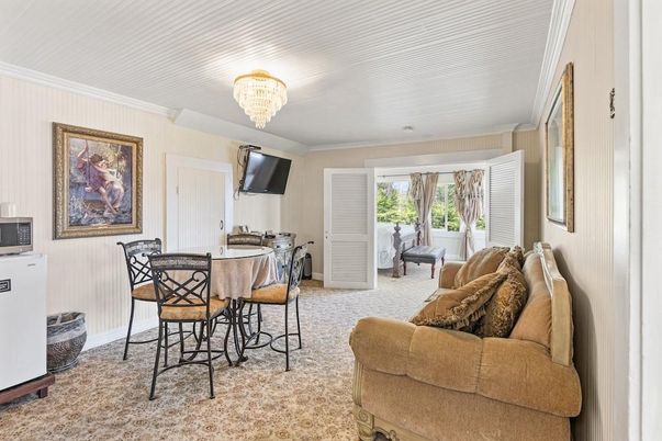 Chandelier, Dining room, Interior, Living room