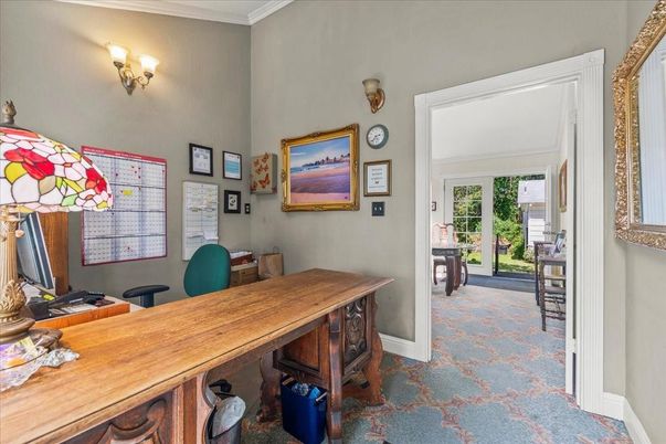 Home Office, Interior