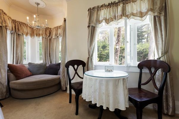 Chandelier, Dining room, Interior