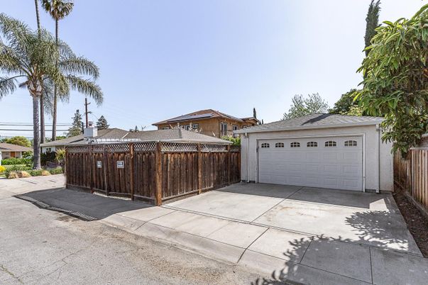 Detached Garage, Exterior