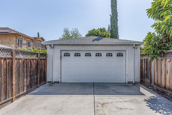 Detached Garage, Exterior