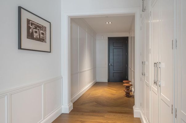 Interior, Recessed Lighting, Wood Texture Flooring