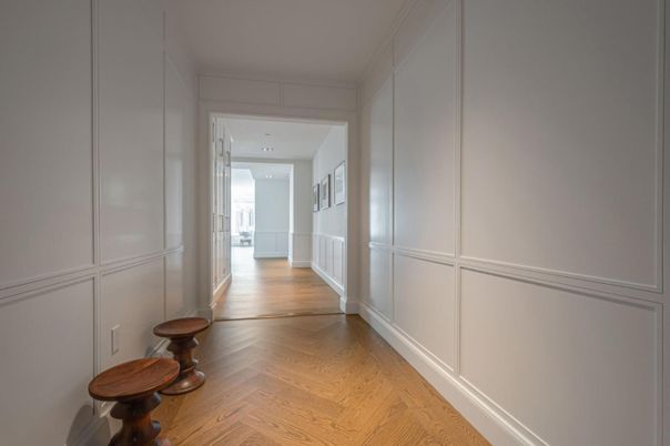 Interior, Recessed Lighting, Wood Texture Flooring