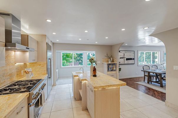 Dining room, Interior, Kitchen, Recessed Lighting, Stainless Steel Appliances