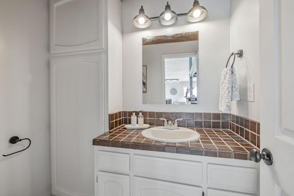 Bathroom, Interior, Tile Countertops