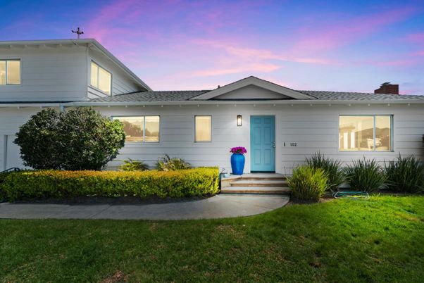 Exterior, Facade, Ranch