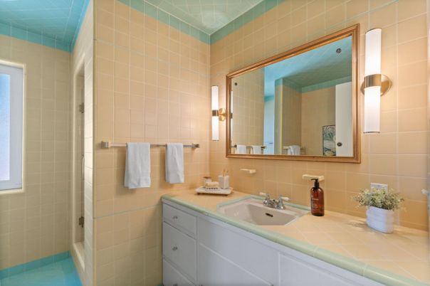 Bathroom, Interior, Tile Countertops