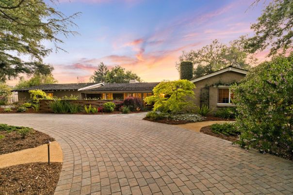 Backyard, Exterior, Facade, Ranch