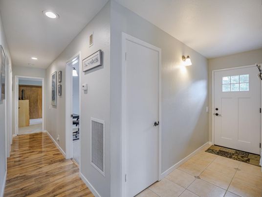 Interior, Recessed Lighting, Wood Texture Flooring