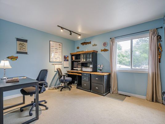 Home Office, Interior