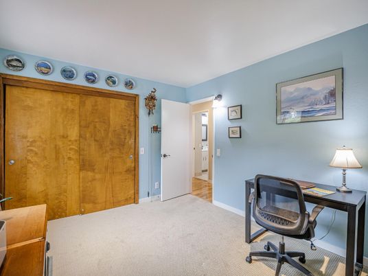 Home Office, Interior