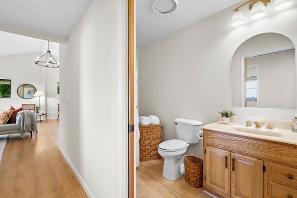 Bathroom, Interior, Pendant Lights, Wood Texture Flooring