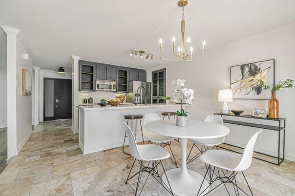 Chandelier, Dining room, Interior, Kitchen, Pendant Lights, Stainless Steel Appliances