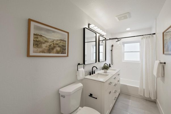 Bathroom, Dual Sink Vanities, Interior, Recessed Lighting