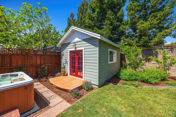 Exterior, Hot Tub