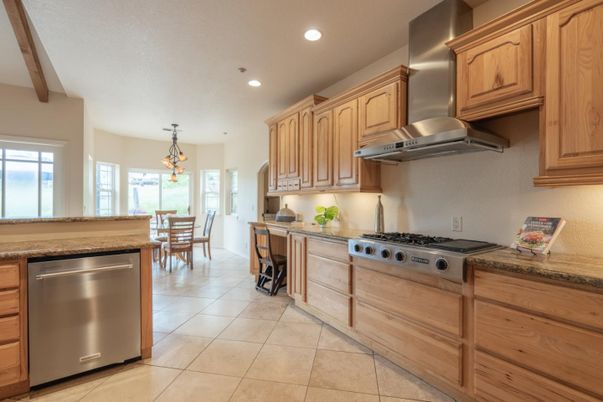 Dining room, Interior, Kitchen, Pendant Lights, Recessed Lighting, Stainless Steel Appliances