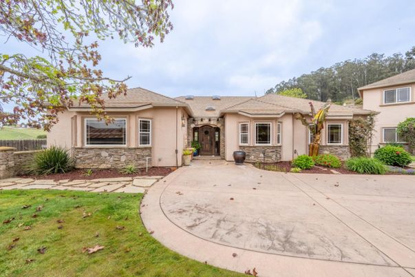 Backyard, Exterior, Facade, Ranch