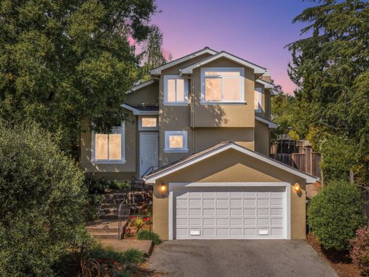 Attached, Exterior, Facade, American Craftsman